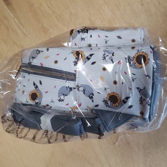 LOUNGEFLY Disney Pocahontas Meeko Sunflower Mini Backpack Nwt - Picture 6 of 7